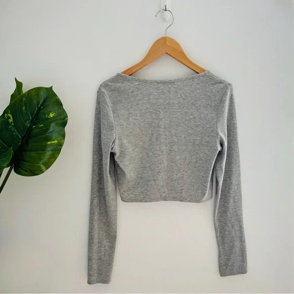 SHEIN | Cropped Ribbed Vneck Long Sleeve Tee In Grey Size Medium - Picture 3 of 5